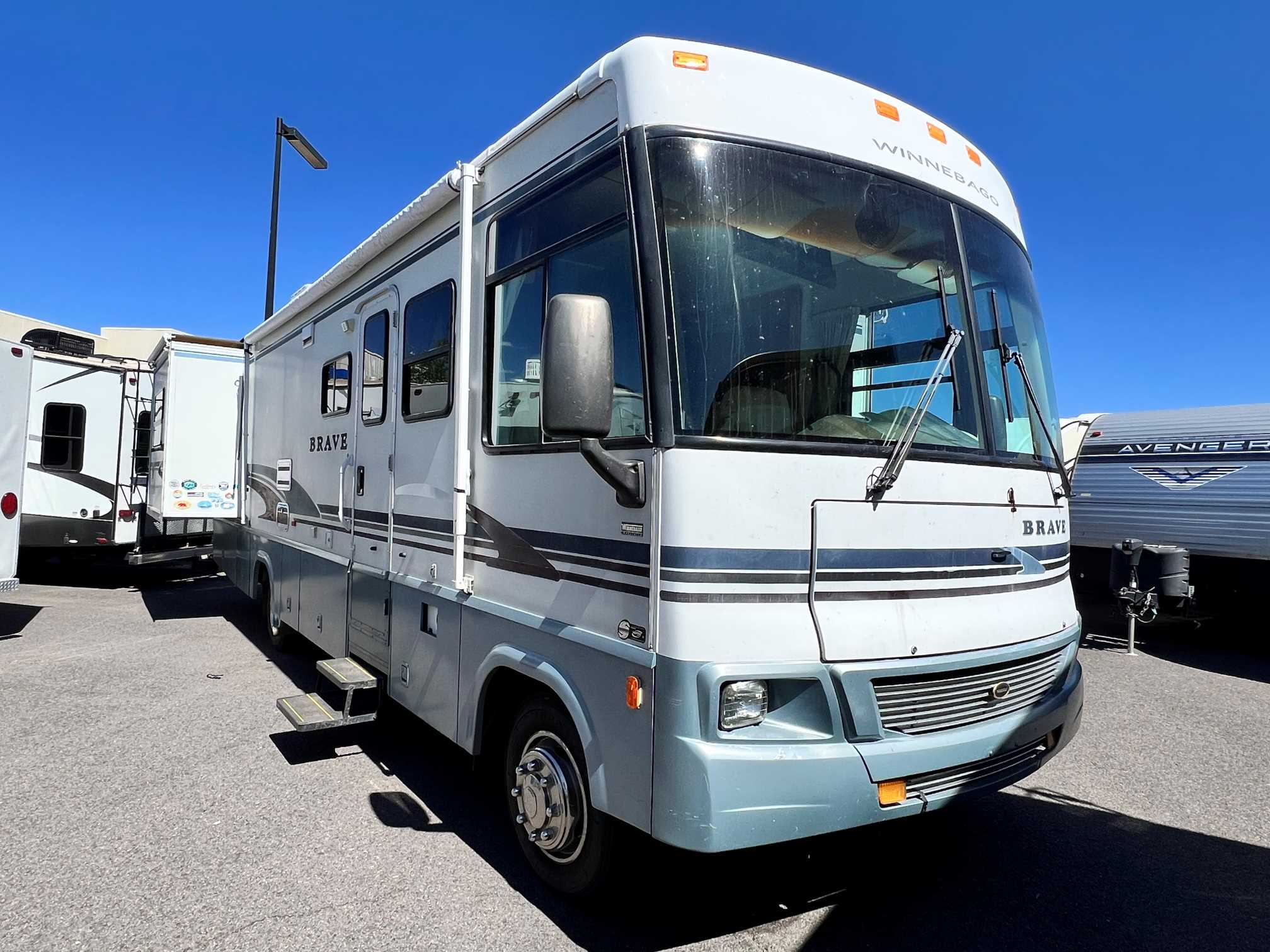 2004 Winnebago Brave 32V - Image 1