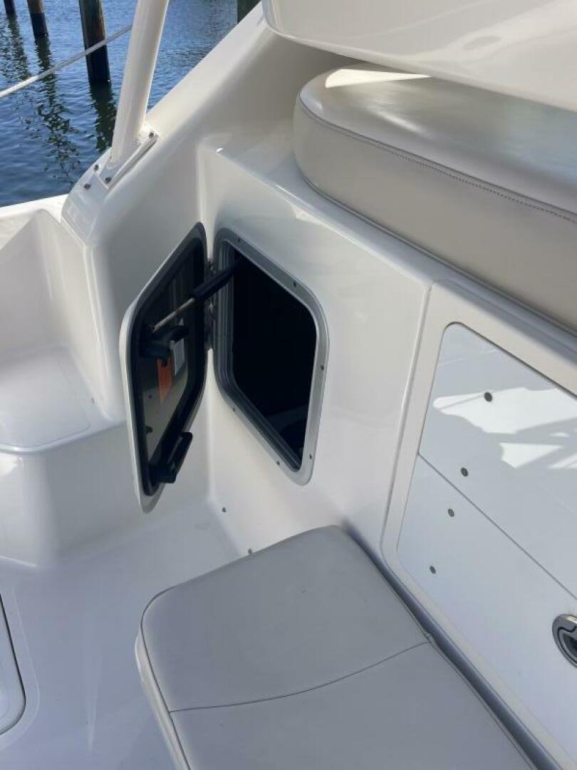 2014 Pursuit OS 315 - Image 20