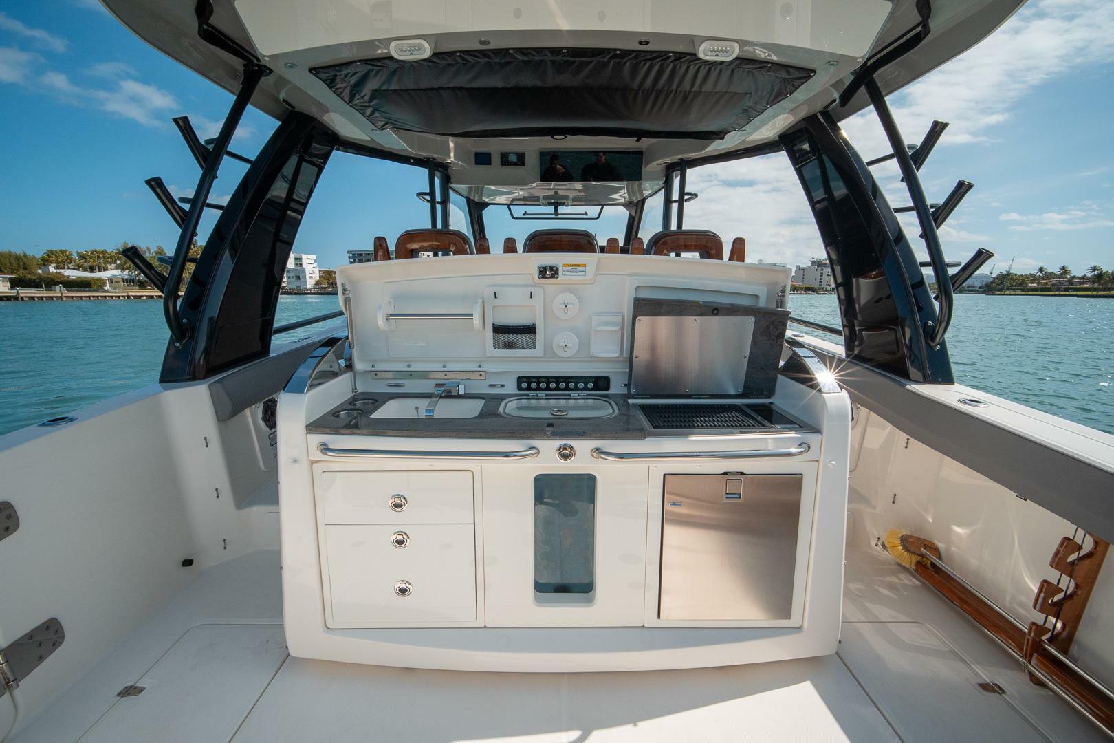 2023 Boston Whaler 420 Outrage - Image 8