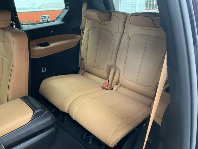 2024 Jeep Grand-Cherokee-L Laredo Altitude 4x4 - Image 23