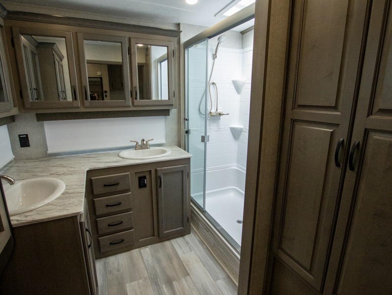 2022 Coachmen Chaparral 334FL - Image 19