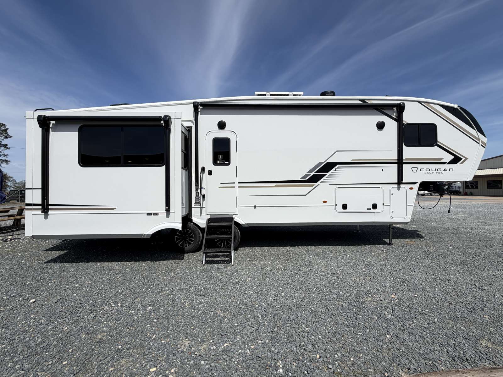 2026 Keystone Cougar Half-Ton 29MBD - Image 8