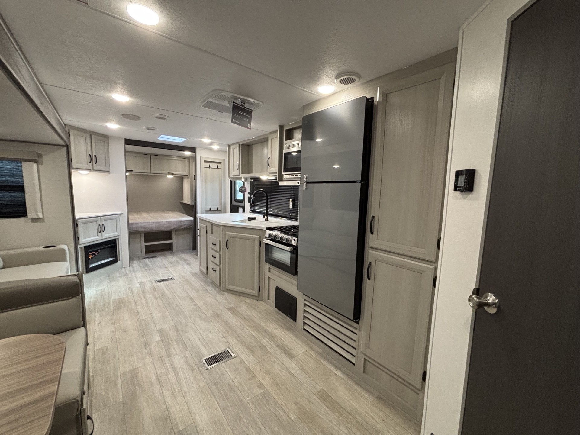 2027 Coachmen Catalina Legacy Edition 243RBS - Image 15