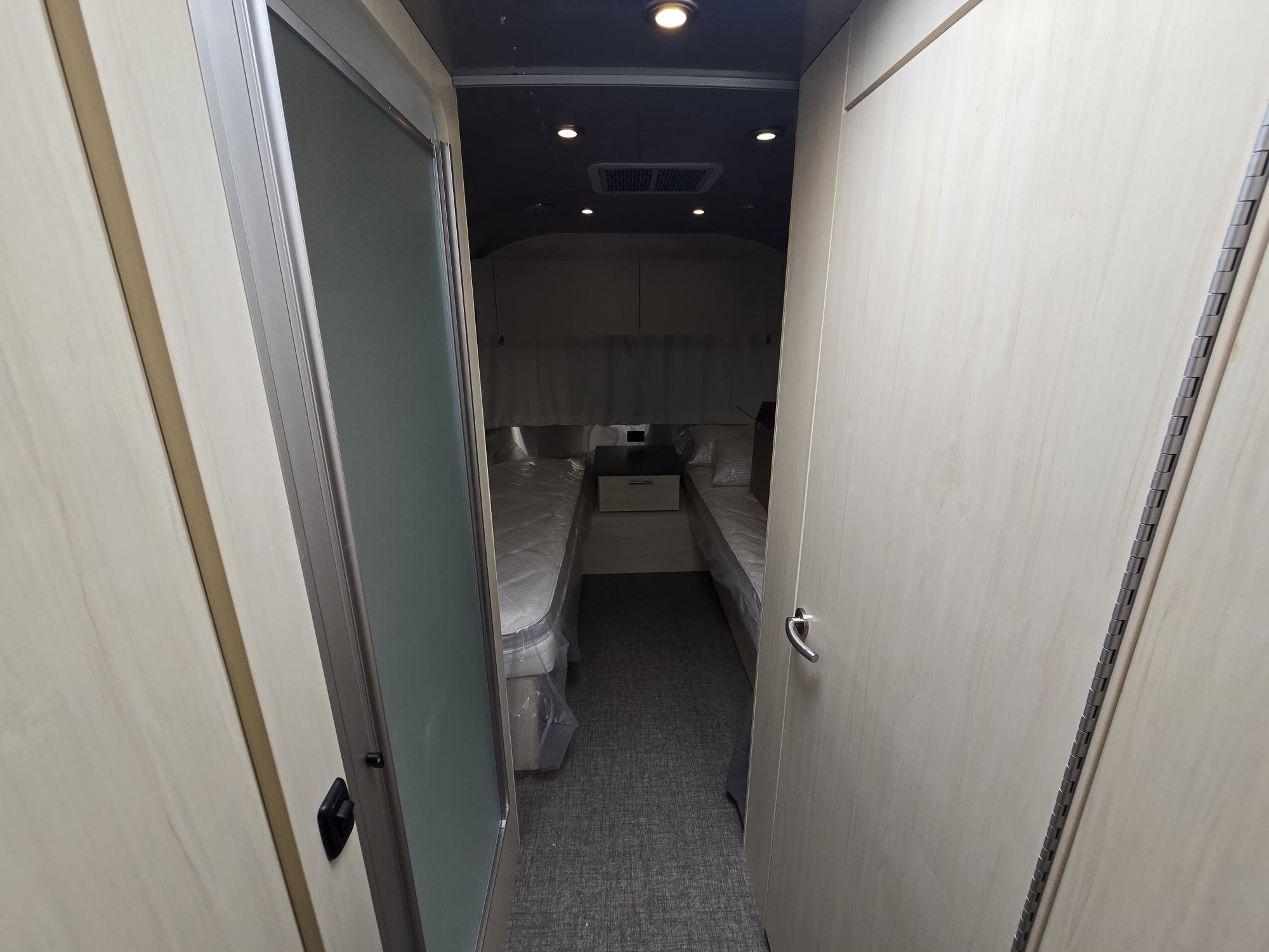 2026 AIRSTREAM FLYING CLOUD 27FBT - Image 17