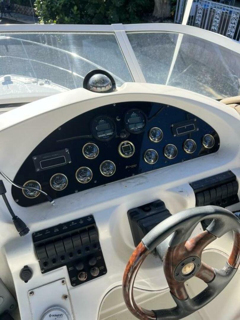 2004 Cruisers Yachts - Image 9