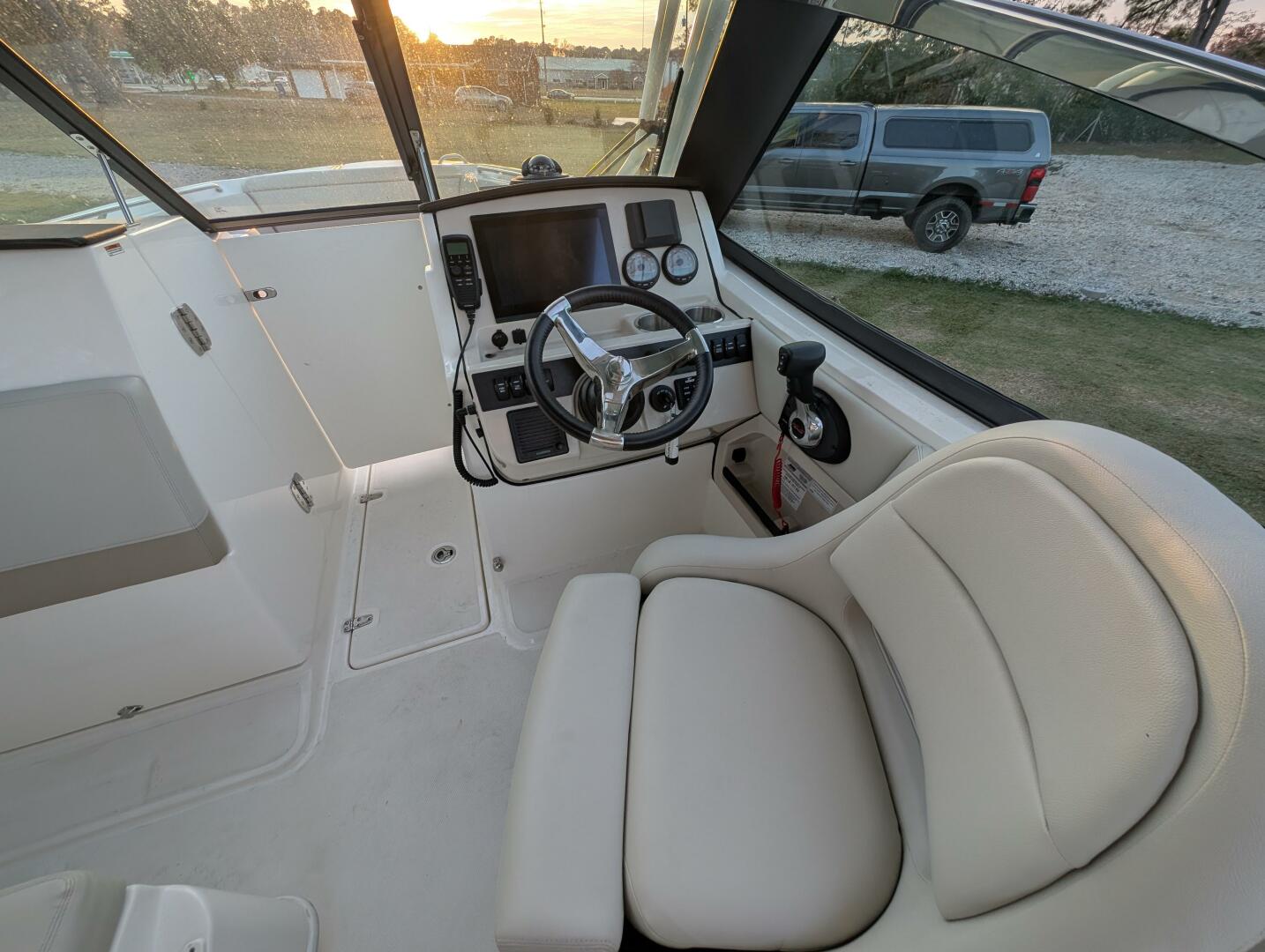 2023 Boston Whaler 240 Vantage - Image 29