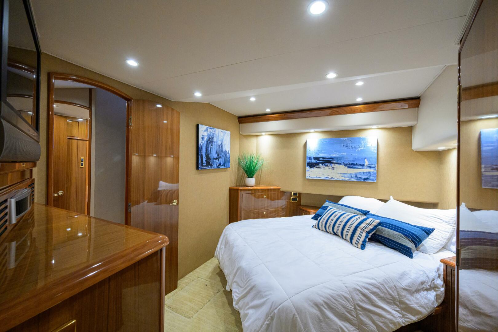 2007 Viking 64 Convertible - Image 22