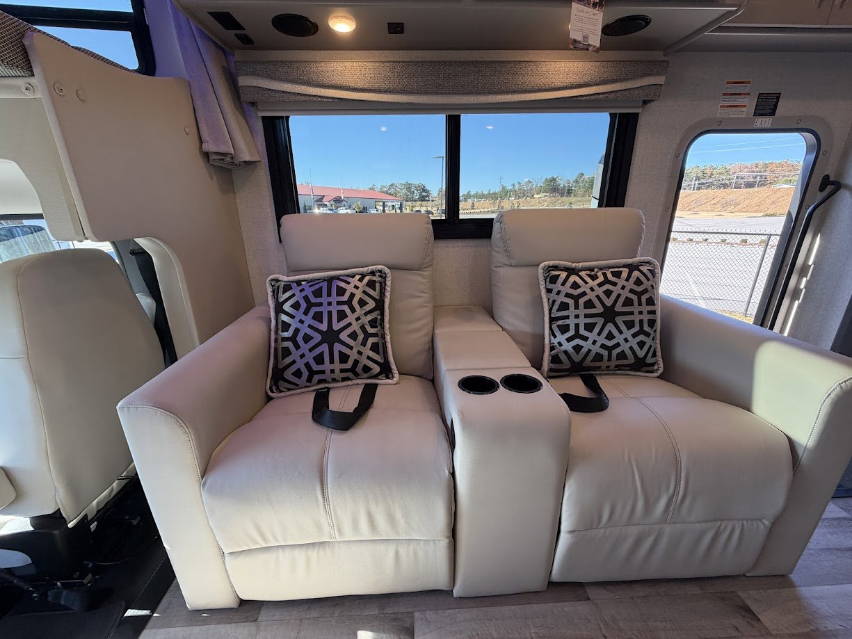 2026 THOR MOTOR COACH PASADENA 34XG - Image 19