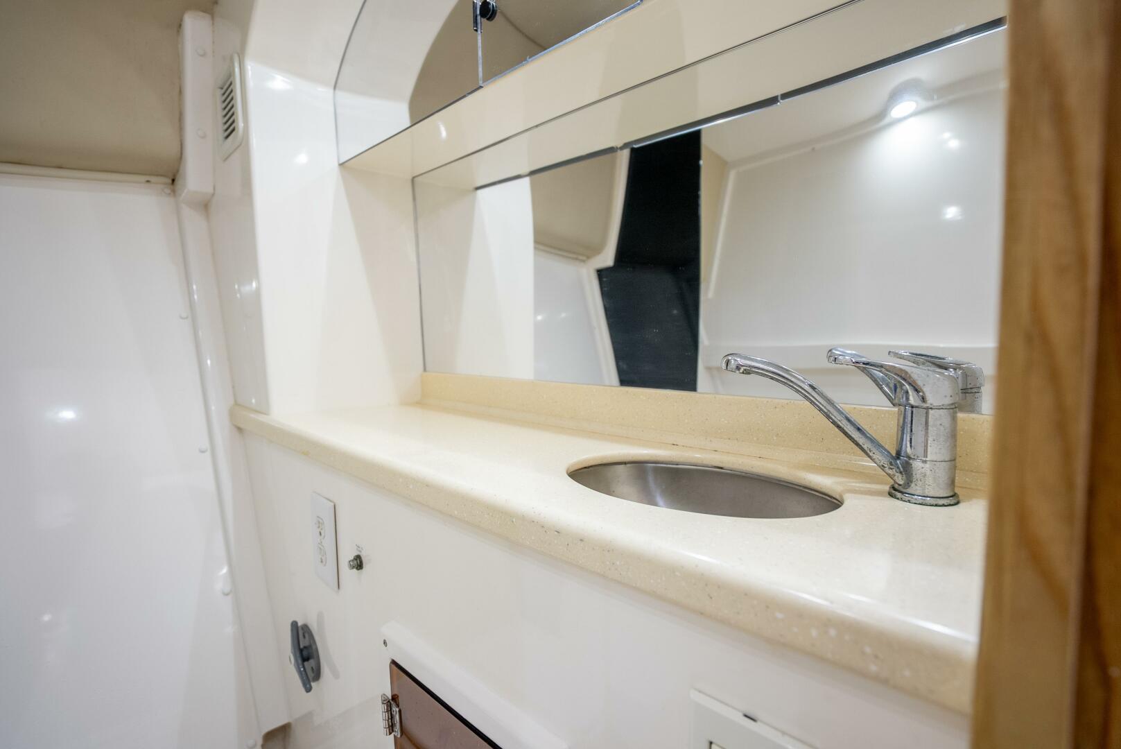 2004 Stolper 38 Express - Image 25