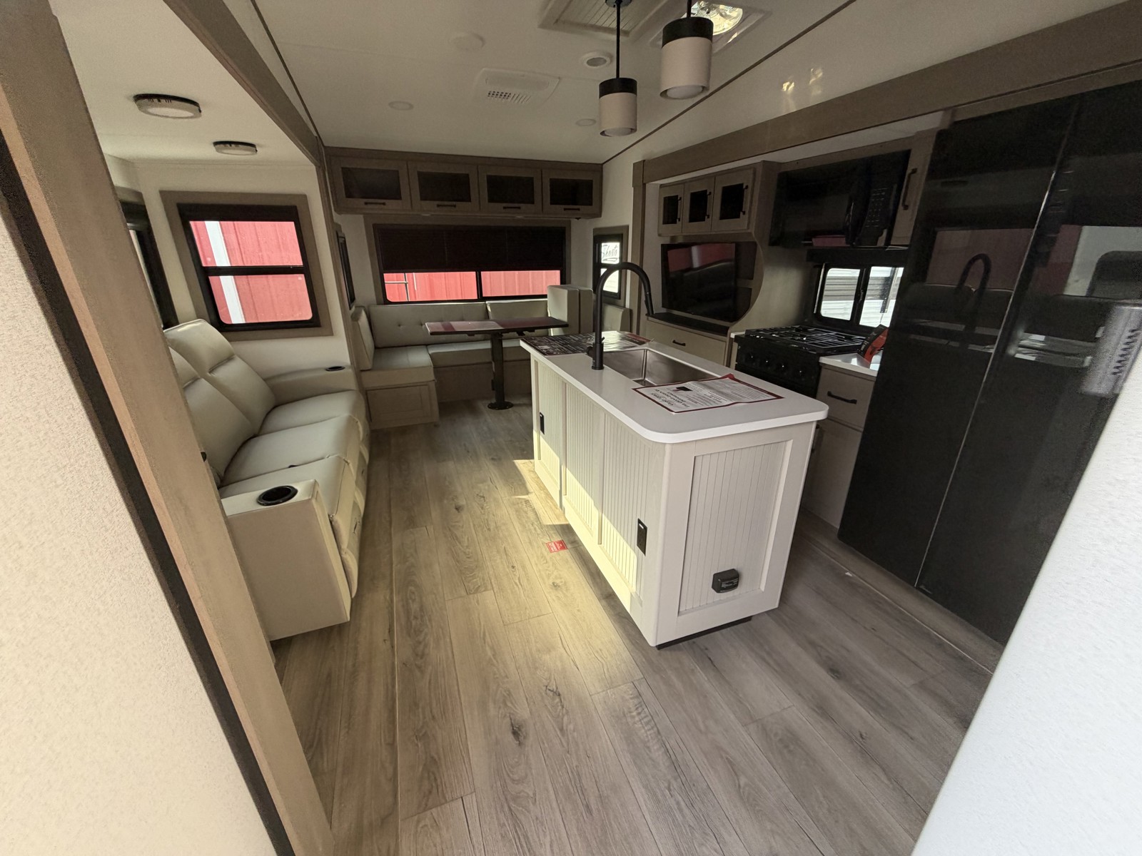 2026 GRAND DESIGN 324MBS - Image 14