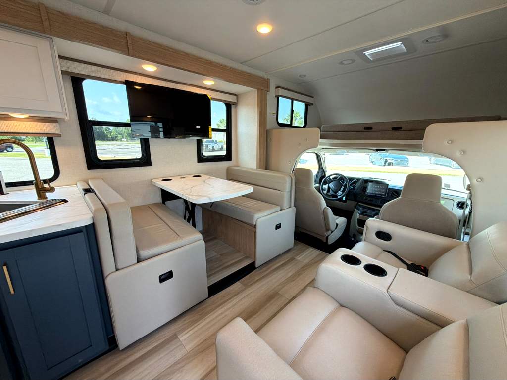 2027 THOR MOTOR COACH MAGNITUDE GA28 - Image 9