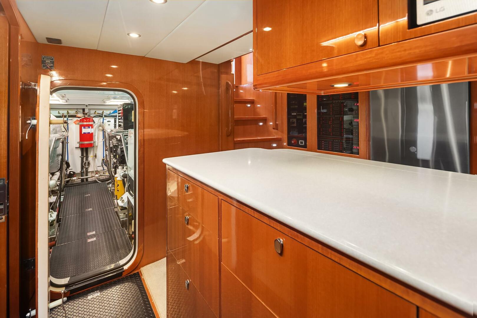 2014 Hampton 720 Skylounge LRC - Image 59