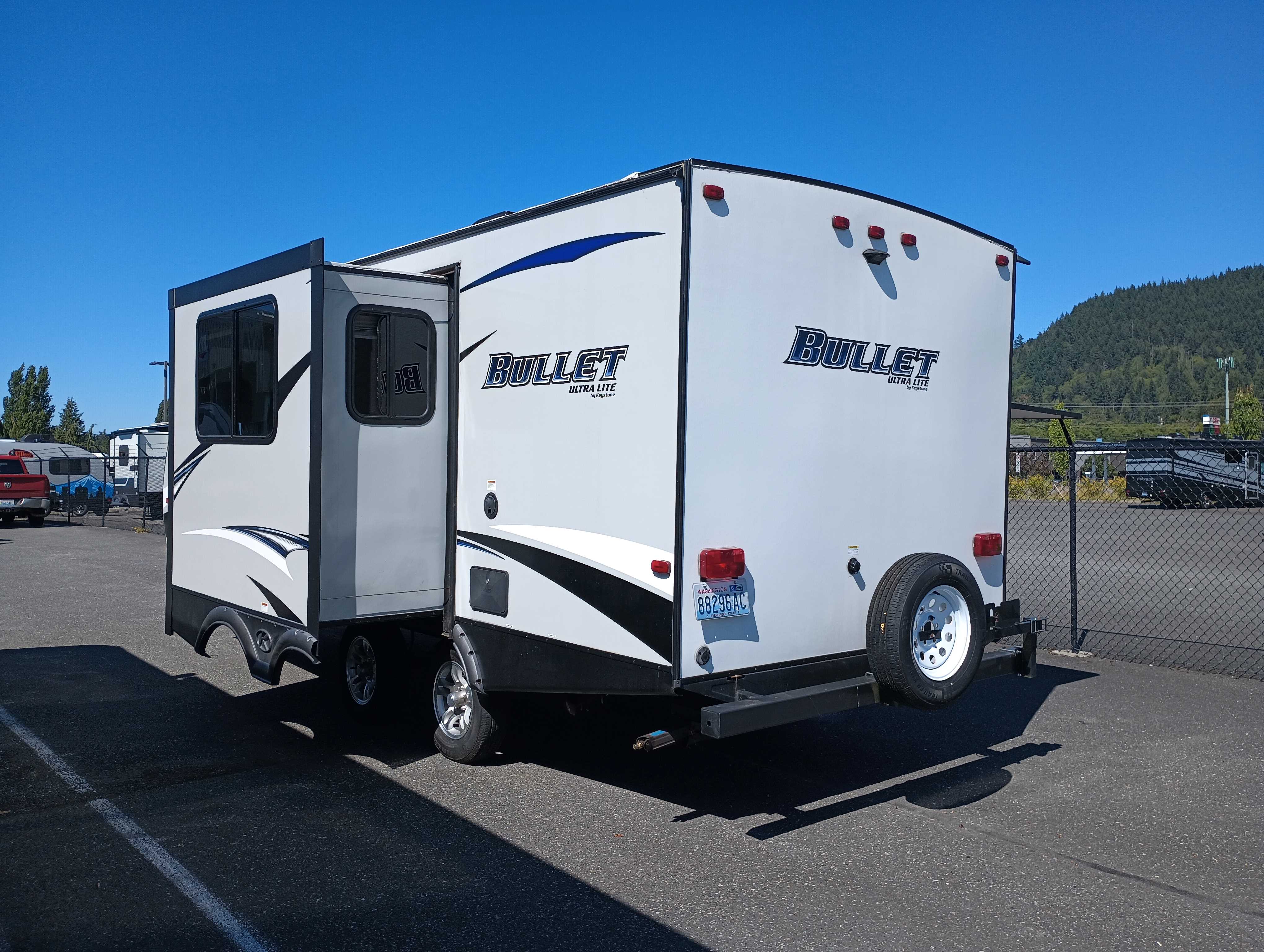 2019 Keystone Bullet UL 212RBSWE - Image 2