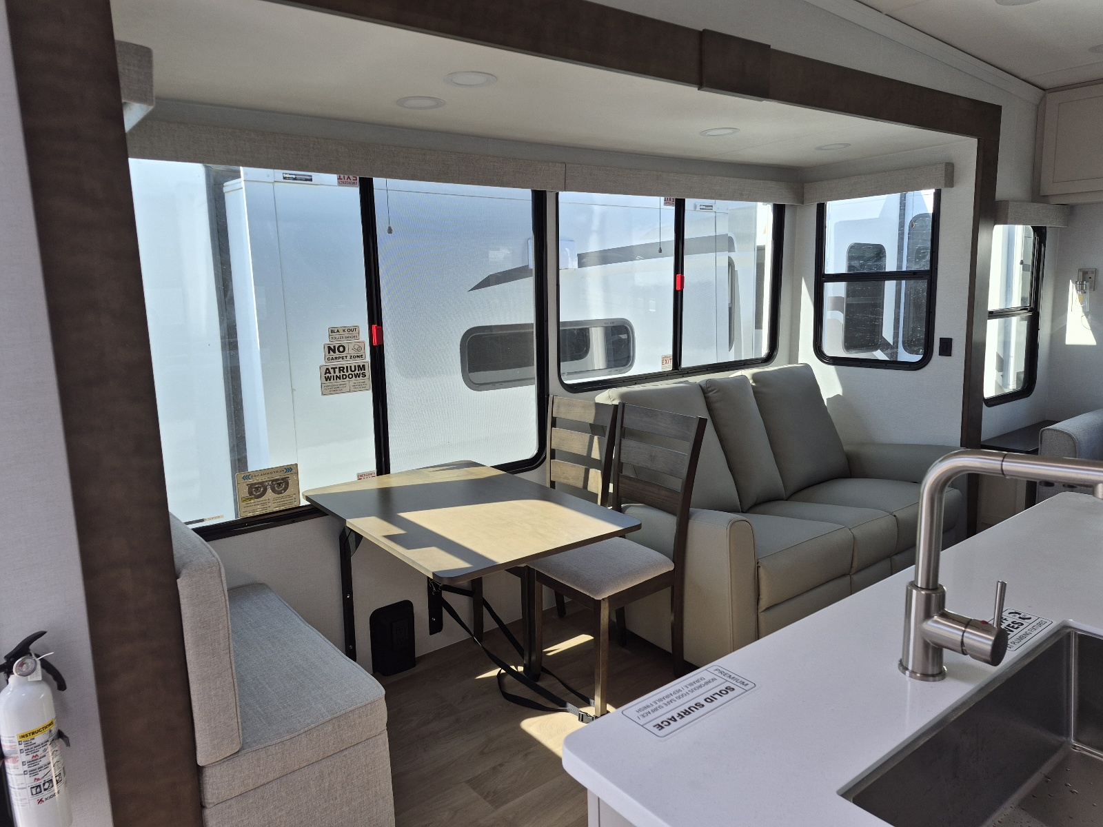 2027 Alliance RV Avenue 32RLS - Image 5