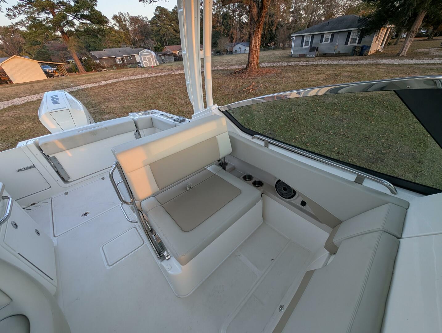 2023 Boston Whaler 240 Vantage - Image 39
