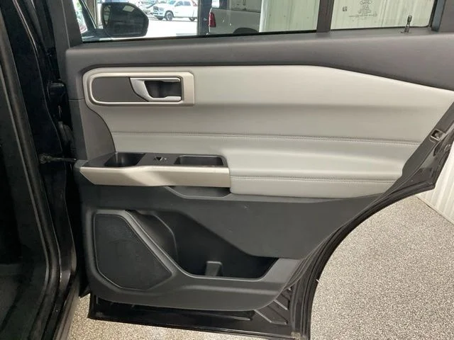 2023 Ford Explorer Utility 4D XLT 4WD - Image 25