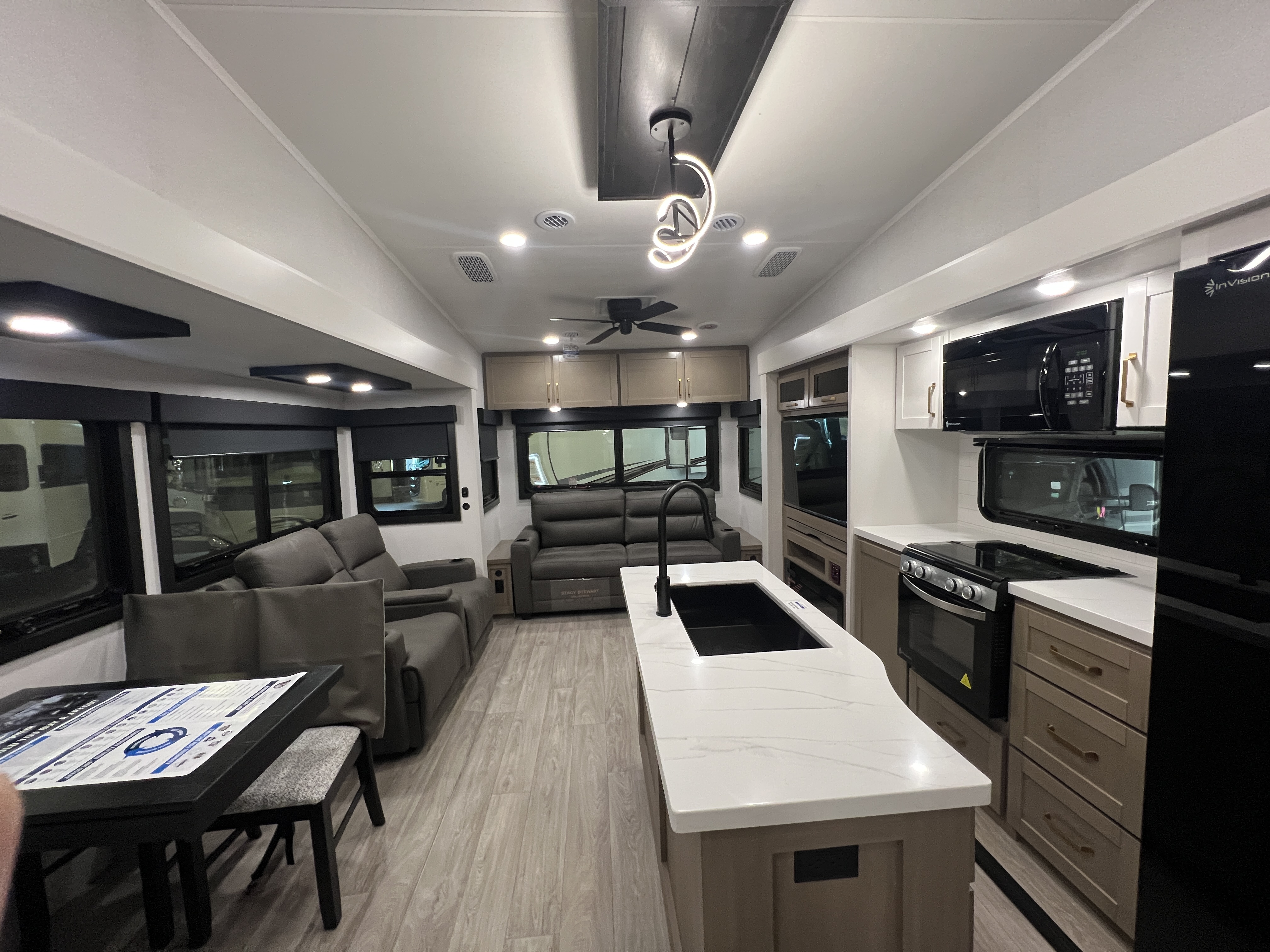 2027 Jayco Eagle 321RSTS - Image 3