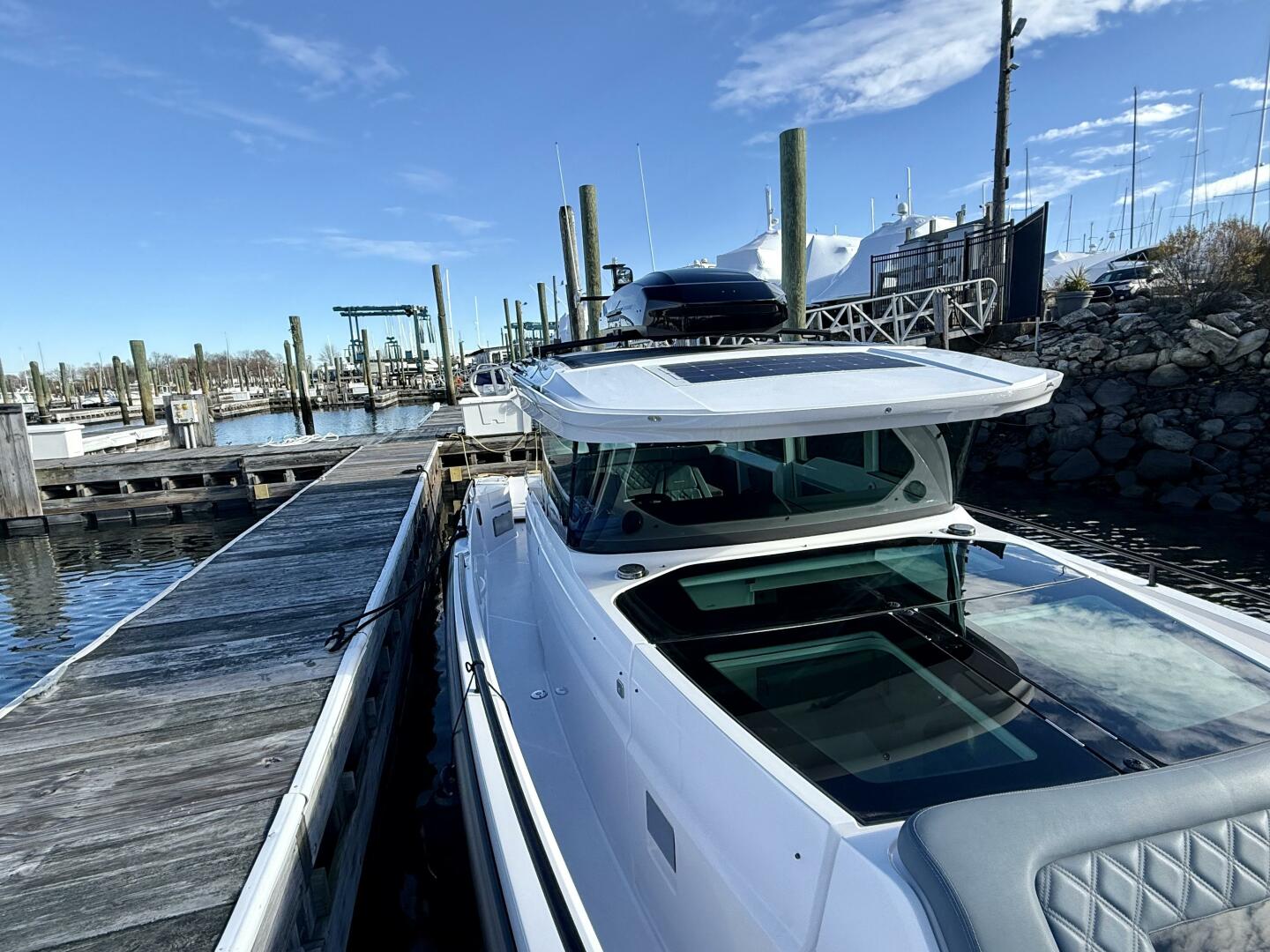 2023 Axopar 37 Cross Cabin - Image 16