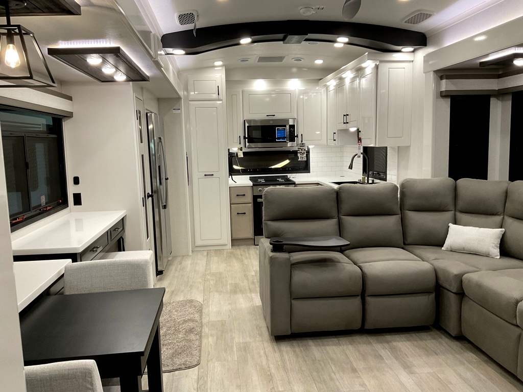 2026 JAYCO PINNACLE 38 FBRK - Image 5