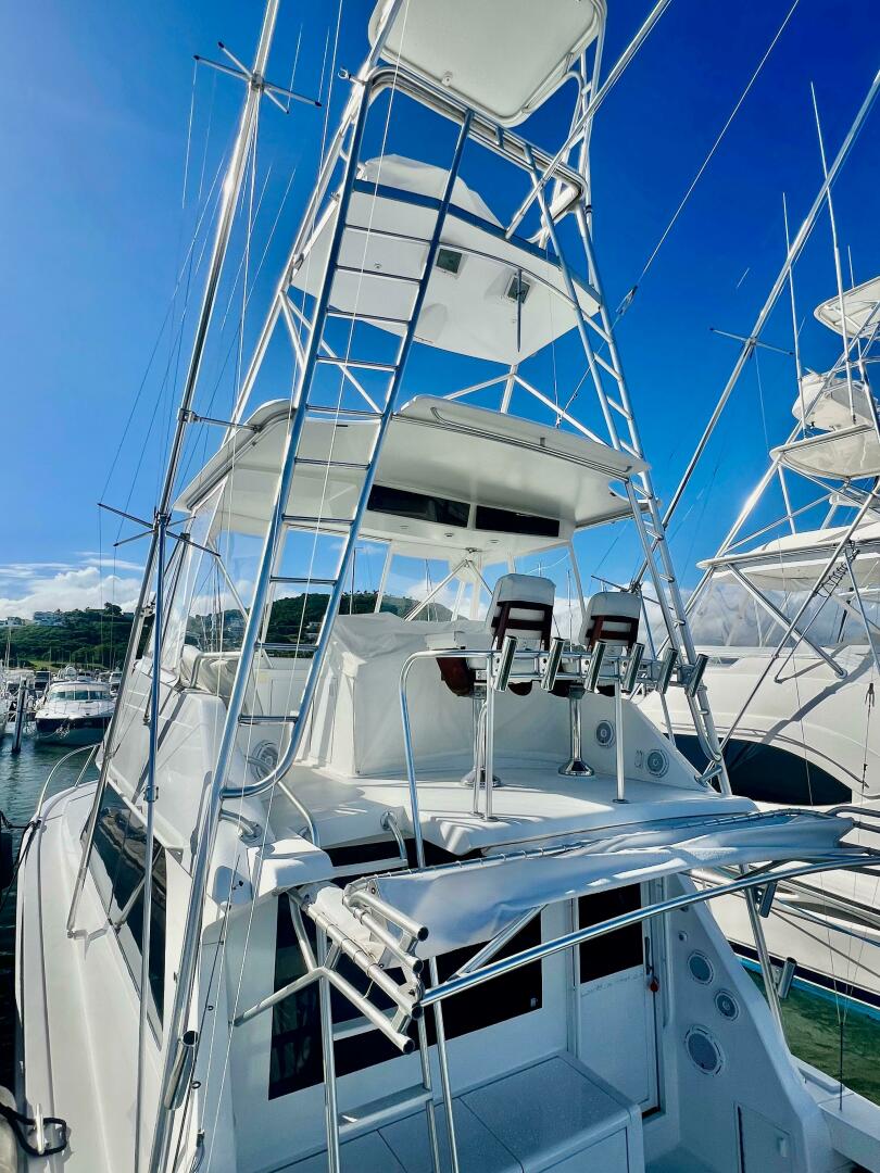 1997 Viking 43 Convertible - Image 7