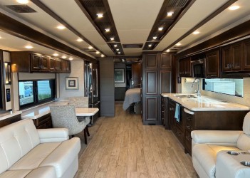 2020 TIFFIN ALLEGRO BUS 45 OPP - Image 7