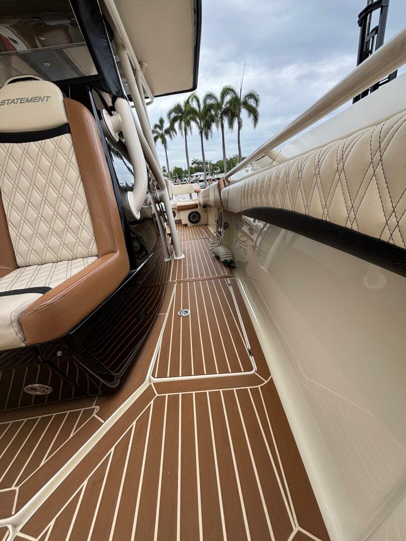 2013 Statement 35 Center Console - Image 16