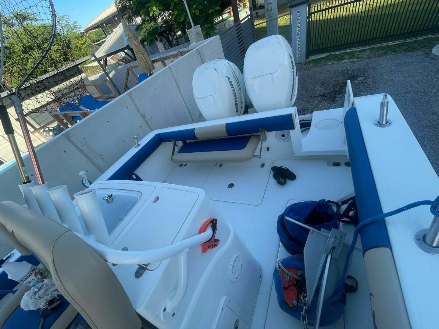 2016 Mako 284 Center Console - Image 10