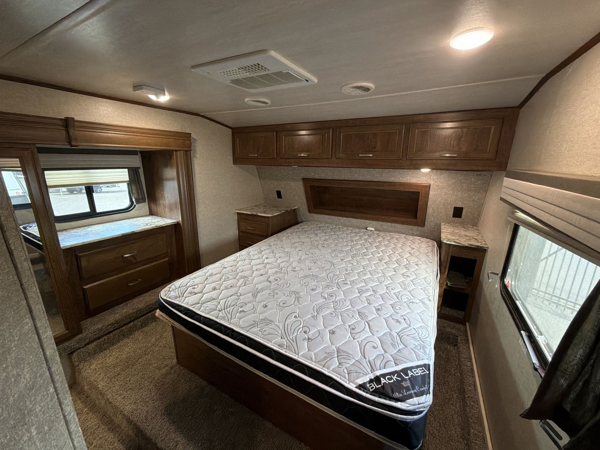 2018 Heartland Sundance XLT SD XLT 289 TS - Image 25