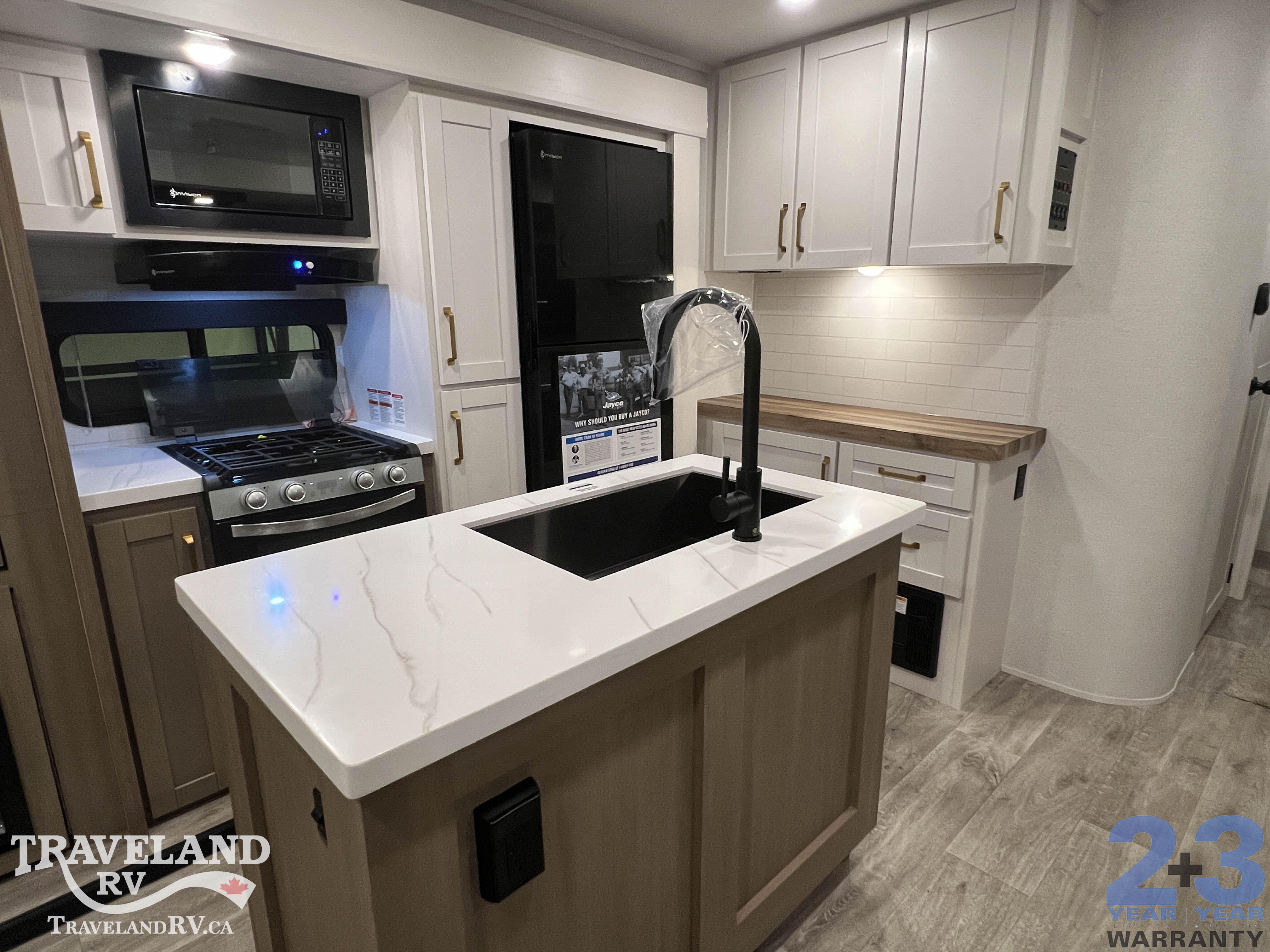 2027 Jayco Eagle 312BHOK - Image 12