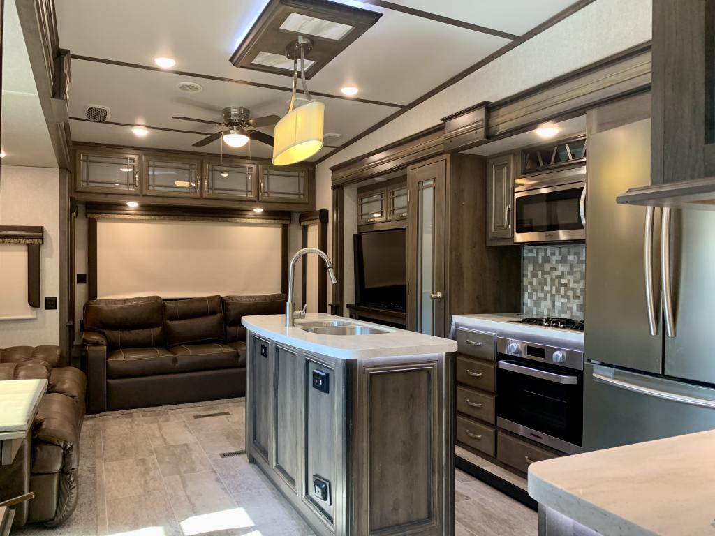 2019 Keystone Montana 3811MS - Image 7
