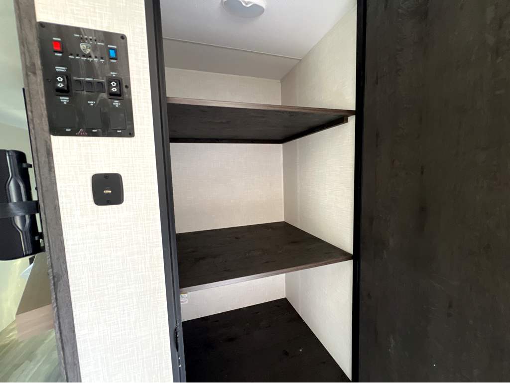 2026 VENTURE RV SIENNA 251VRB - Image 9