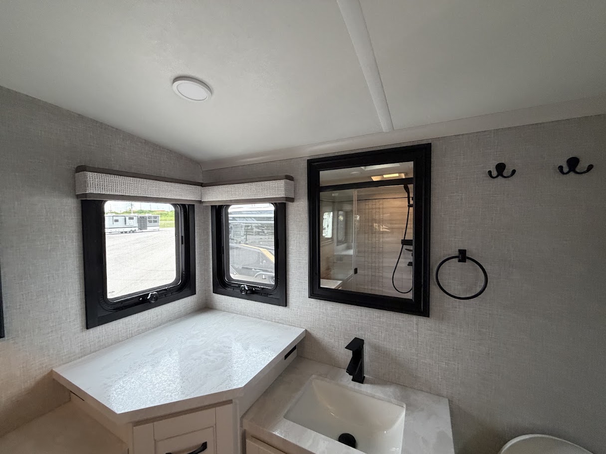 2025 JAYCO NORTH POINT 382FLRB - Image 43