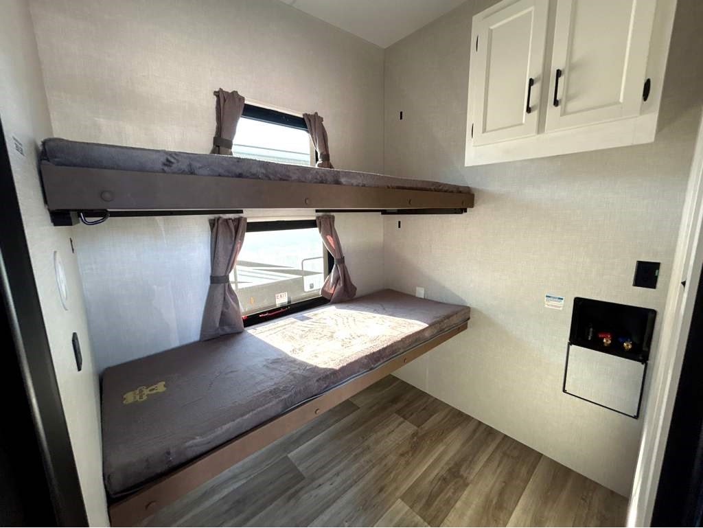 2026 VENTURE RV SPORTTREK 363VFR - Image 23