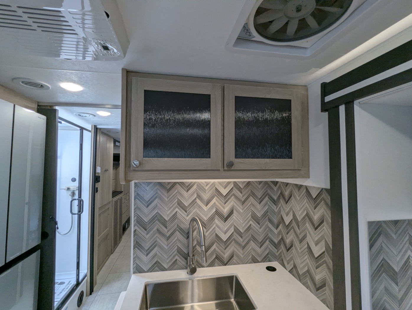 2027 Coachmen Entourage 330DS - Image 29
