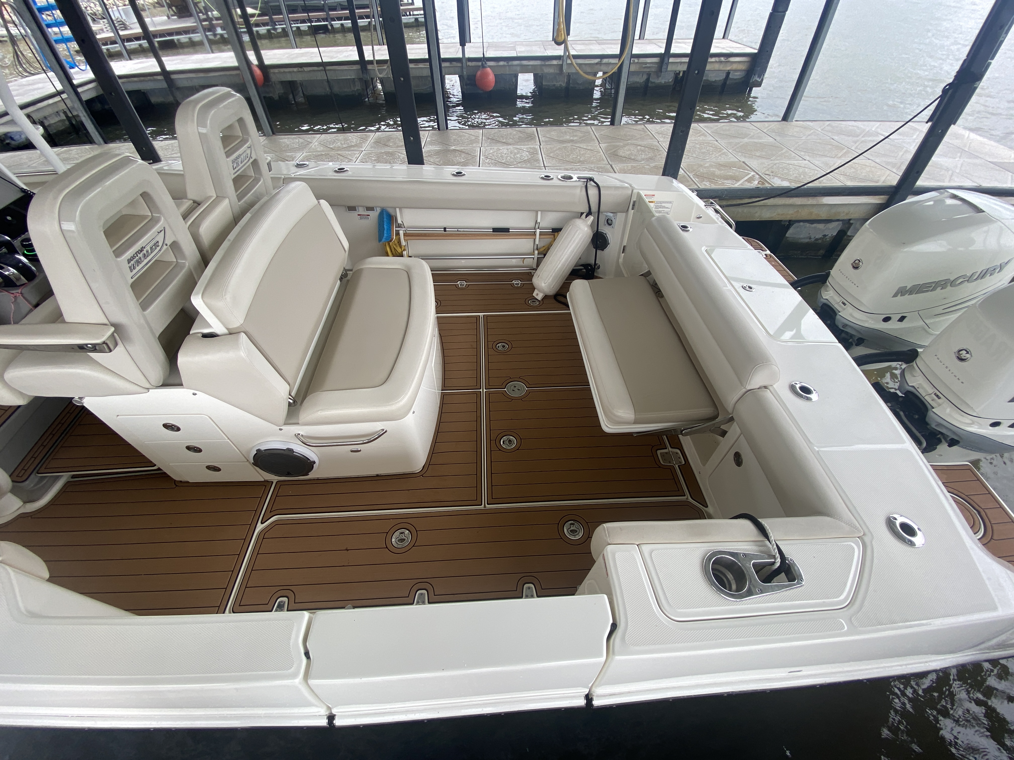 2016 Boston Whaler 330 Outrage - Image 15
