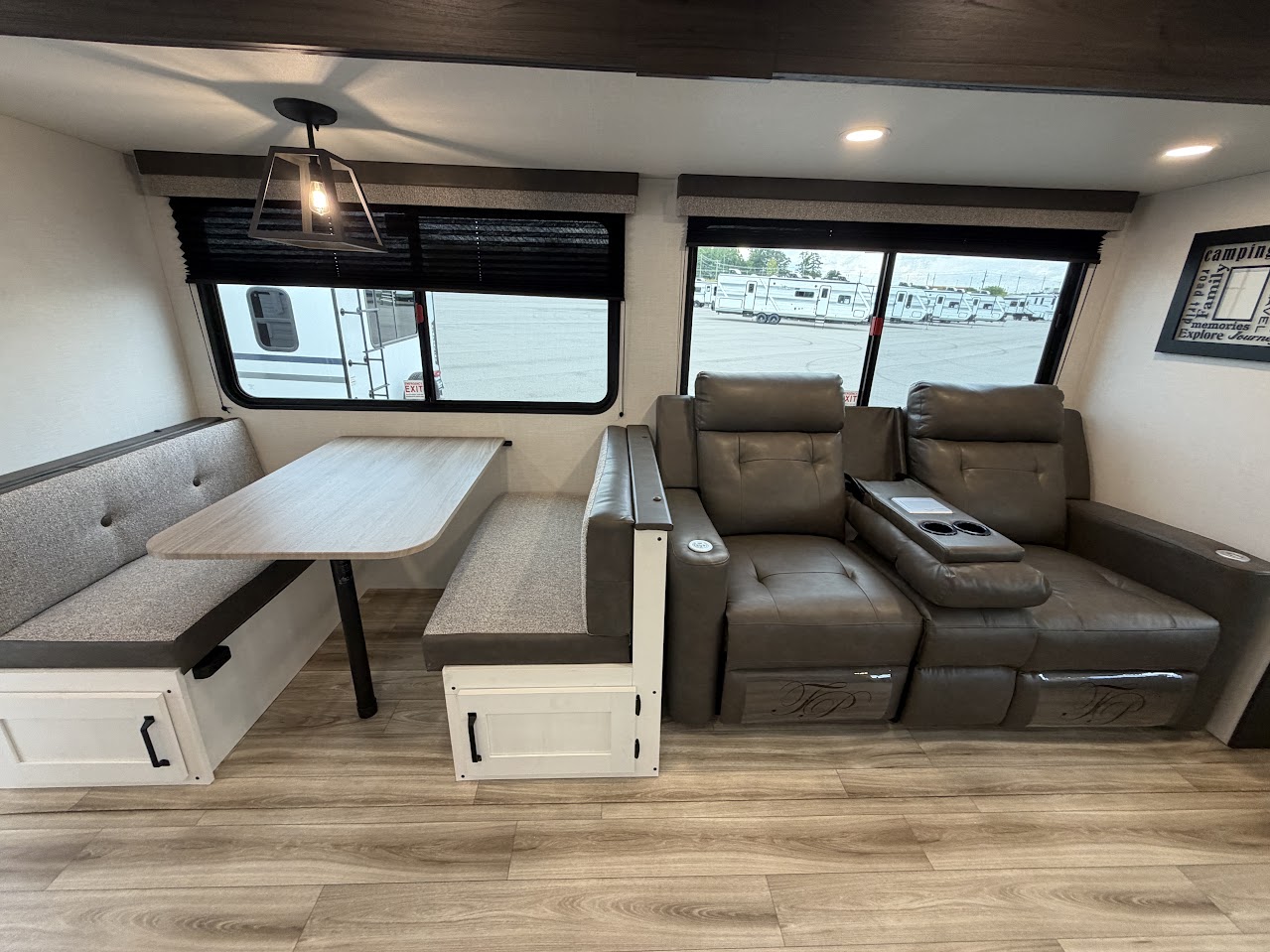 2027 VENTURE RV SIENNA 293VIK - Image 15