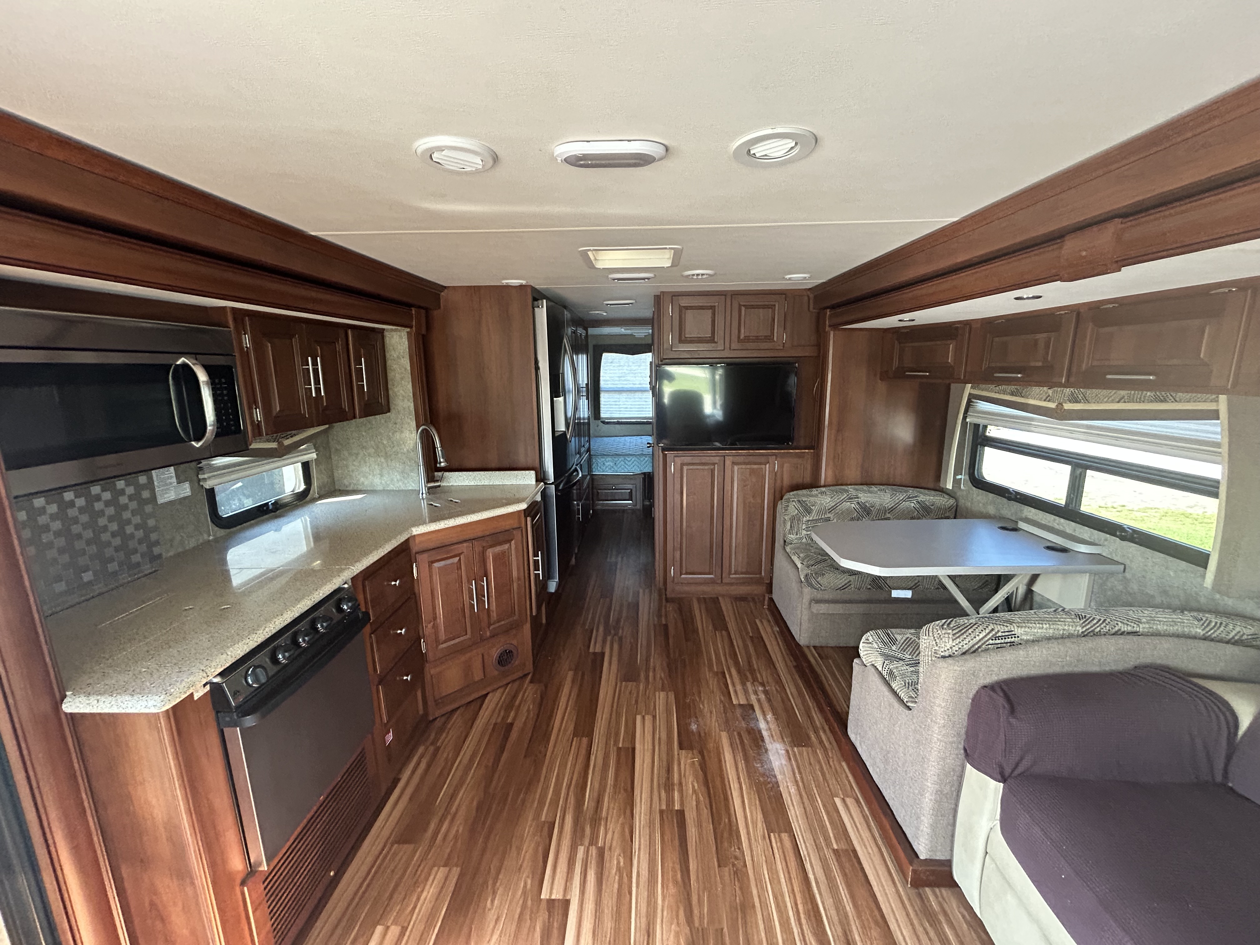 2015 Forest River Georgetown 328TS - Image 20