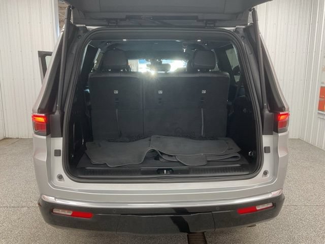 2022 Jeep Wagoneer Utility 4D Series II 4WD - Image 31