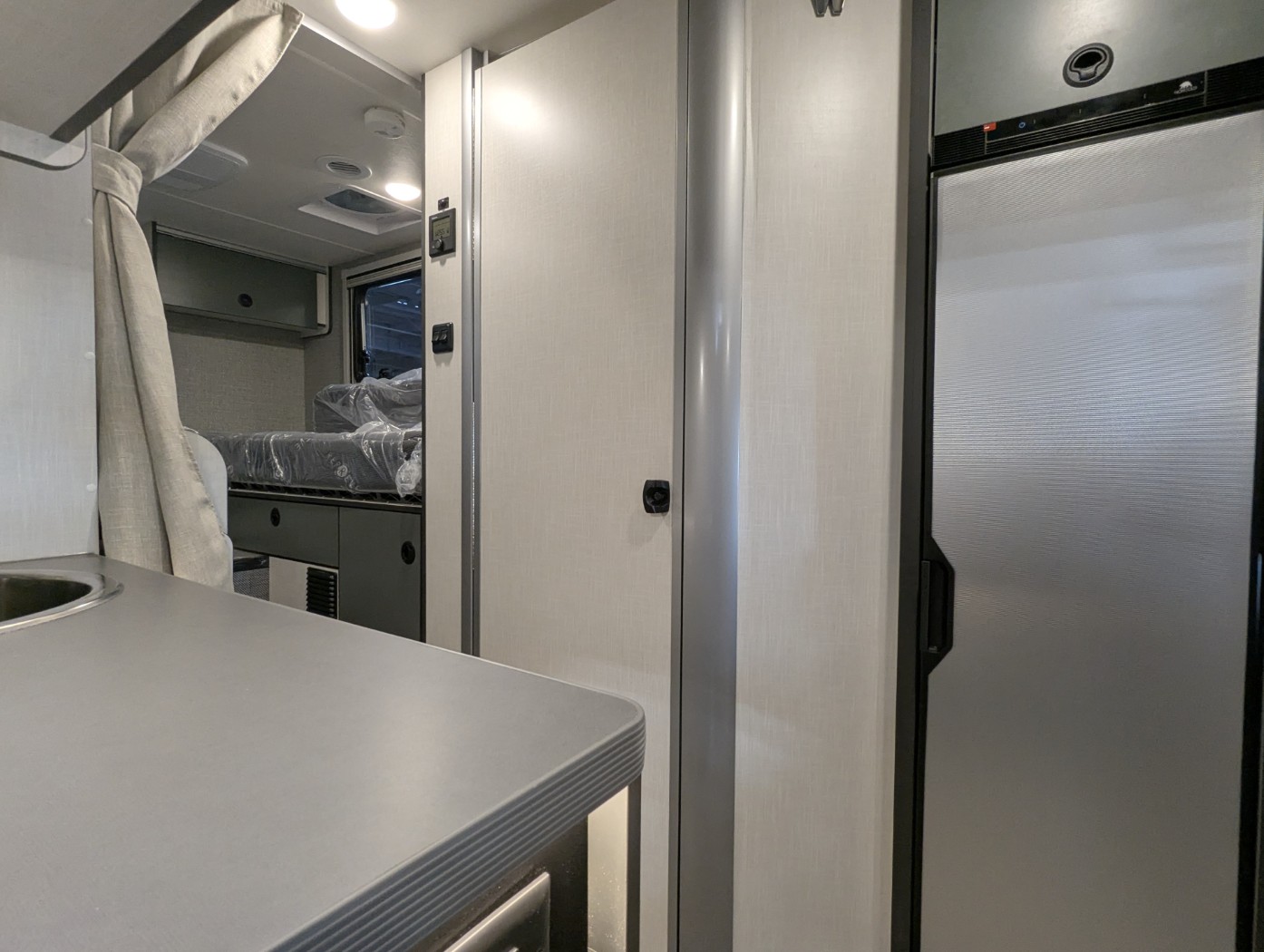 2026 Winnebago EKKO Sprinter 23B - Pop-Top AWD - Image 10