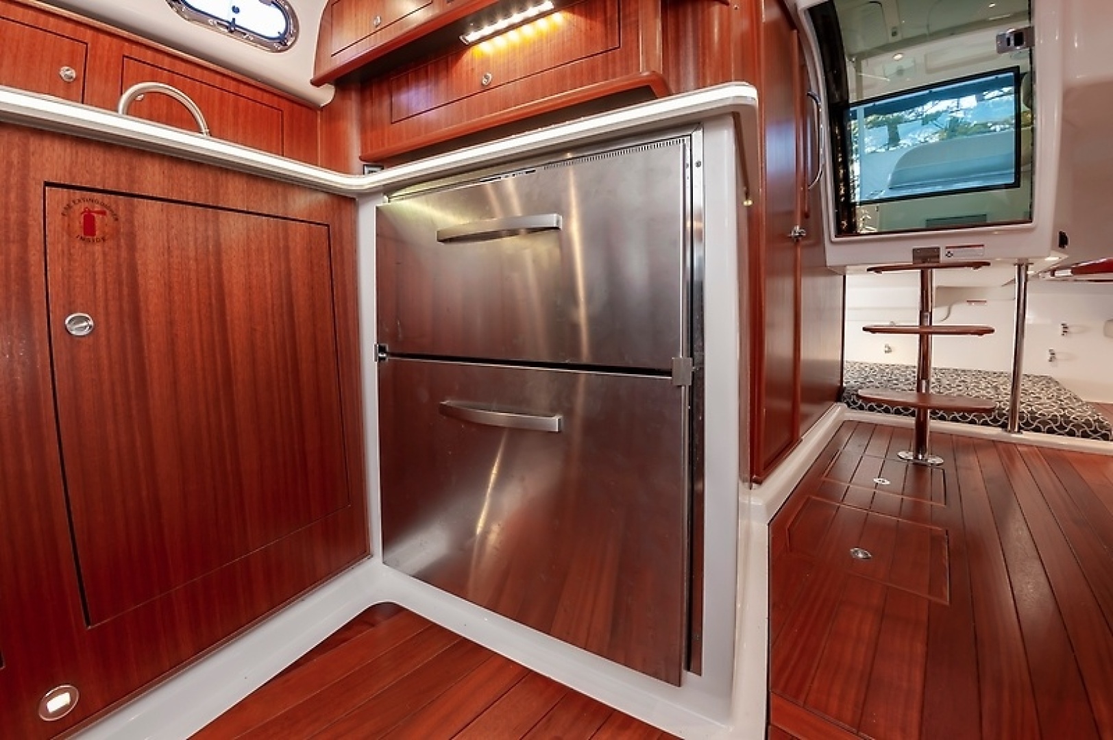 2015 PURSUIT 385 OS Base - Image 28