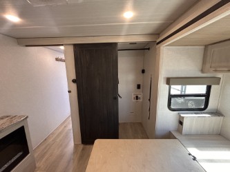 2025 FOREST RIVER GRAND SURVEYOR 302RDBS - Image 30