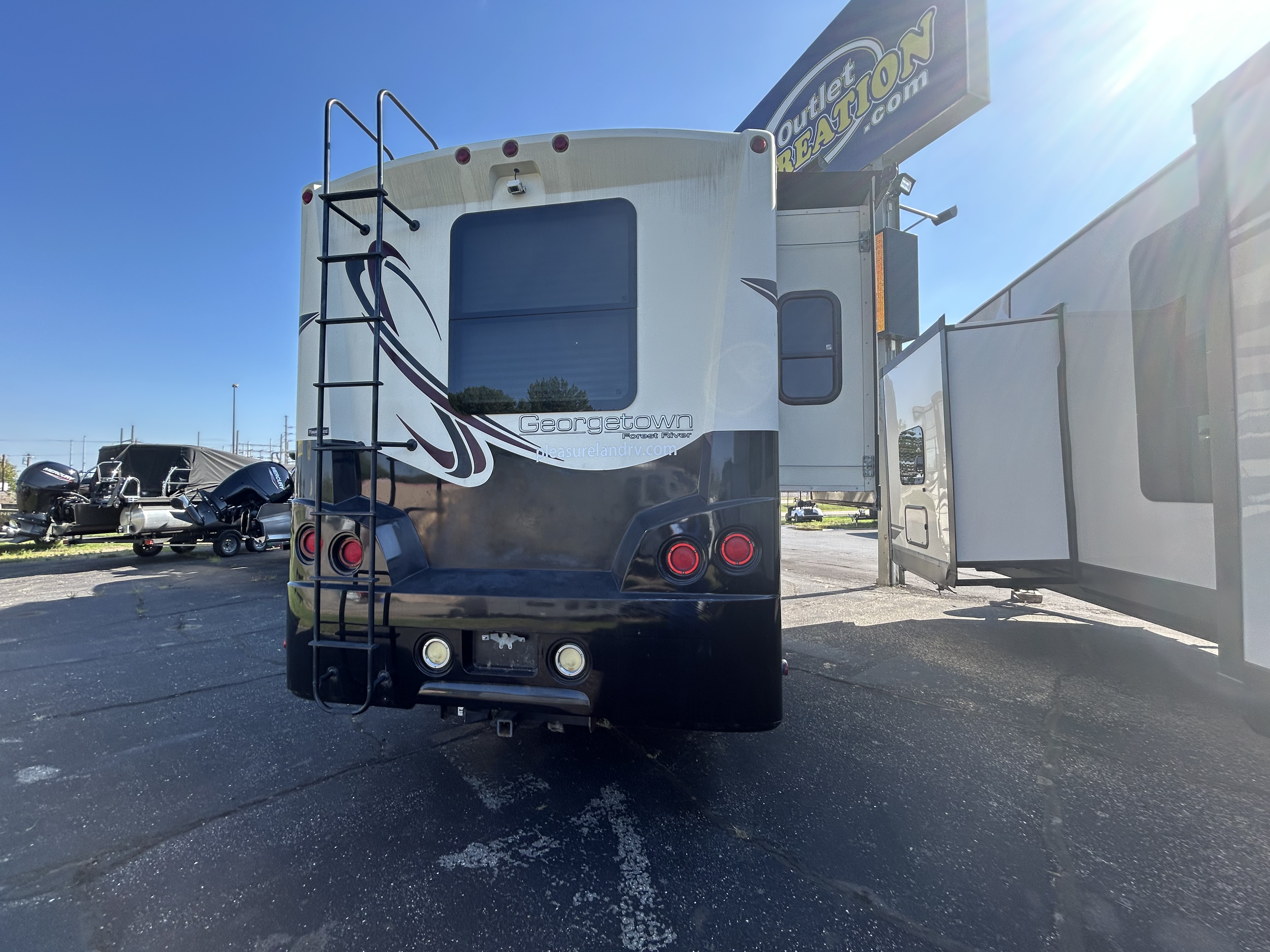 2015 Forest River Georgetown 328TS - Image 5