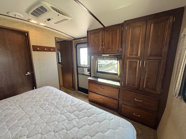 2017 Keystone Outback Diamond Super-Lite 332FK - Image 24