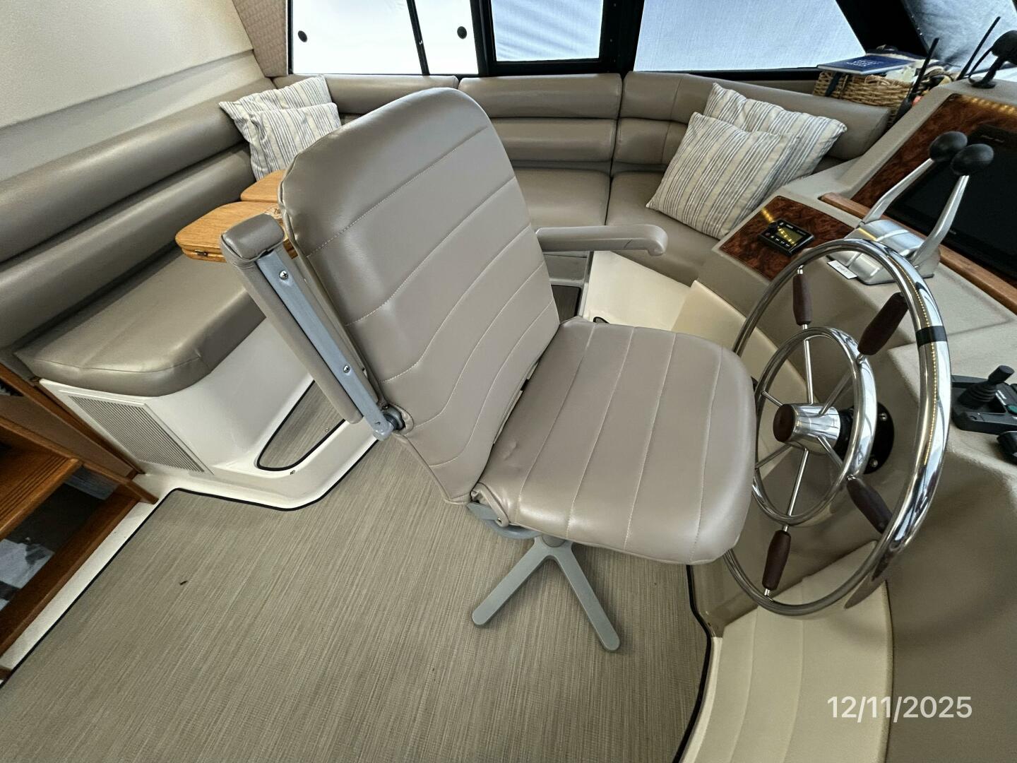 1998 Bayliner 4788 - Image 48