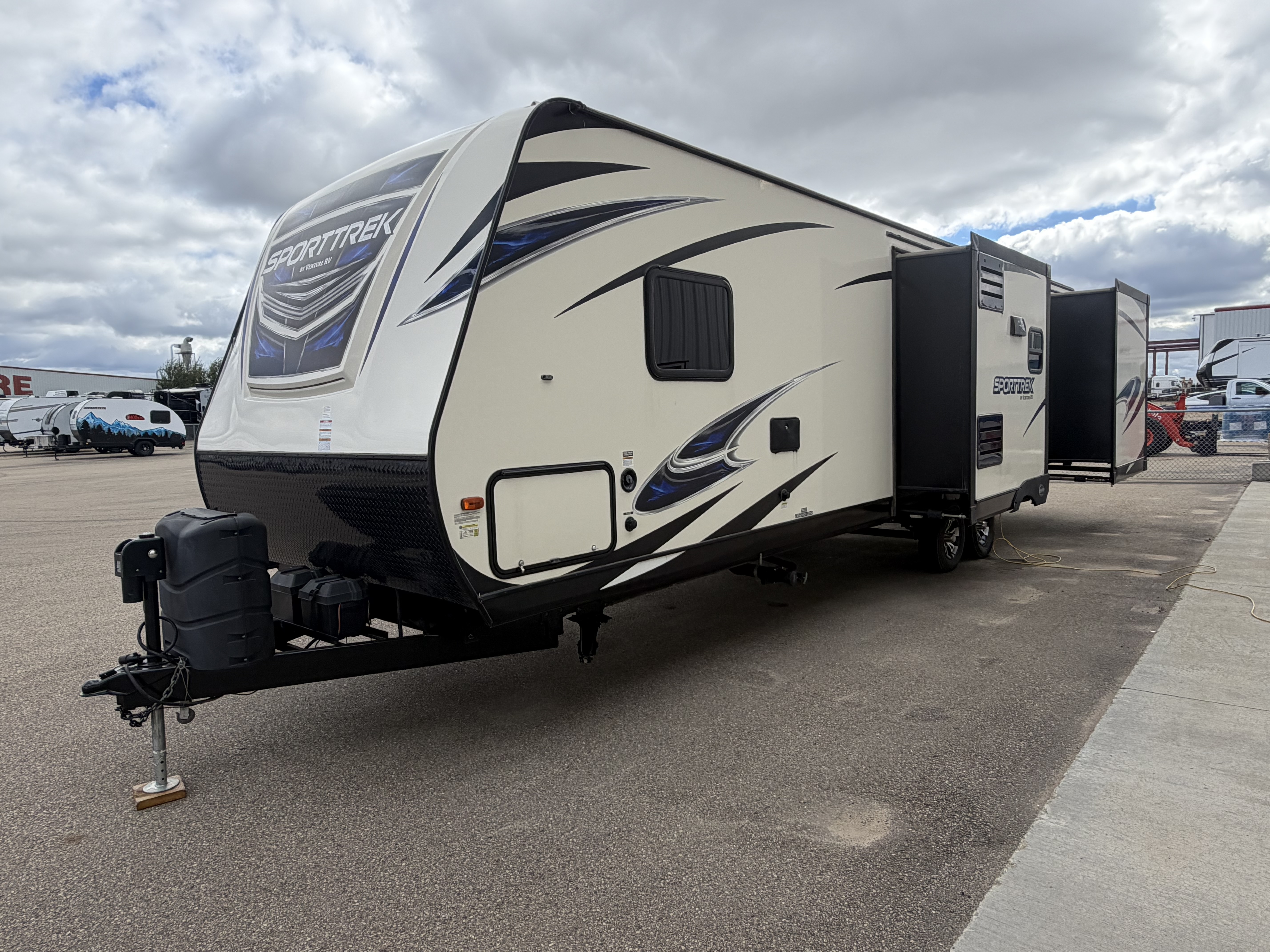 2018 VENTURE RV SPORT TREK 327 VIK - Image 6