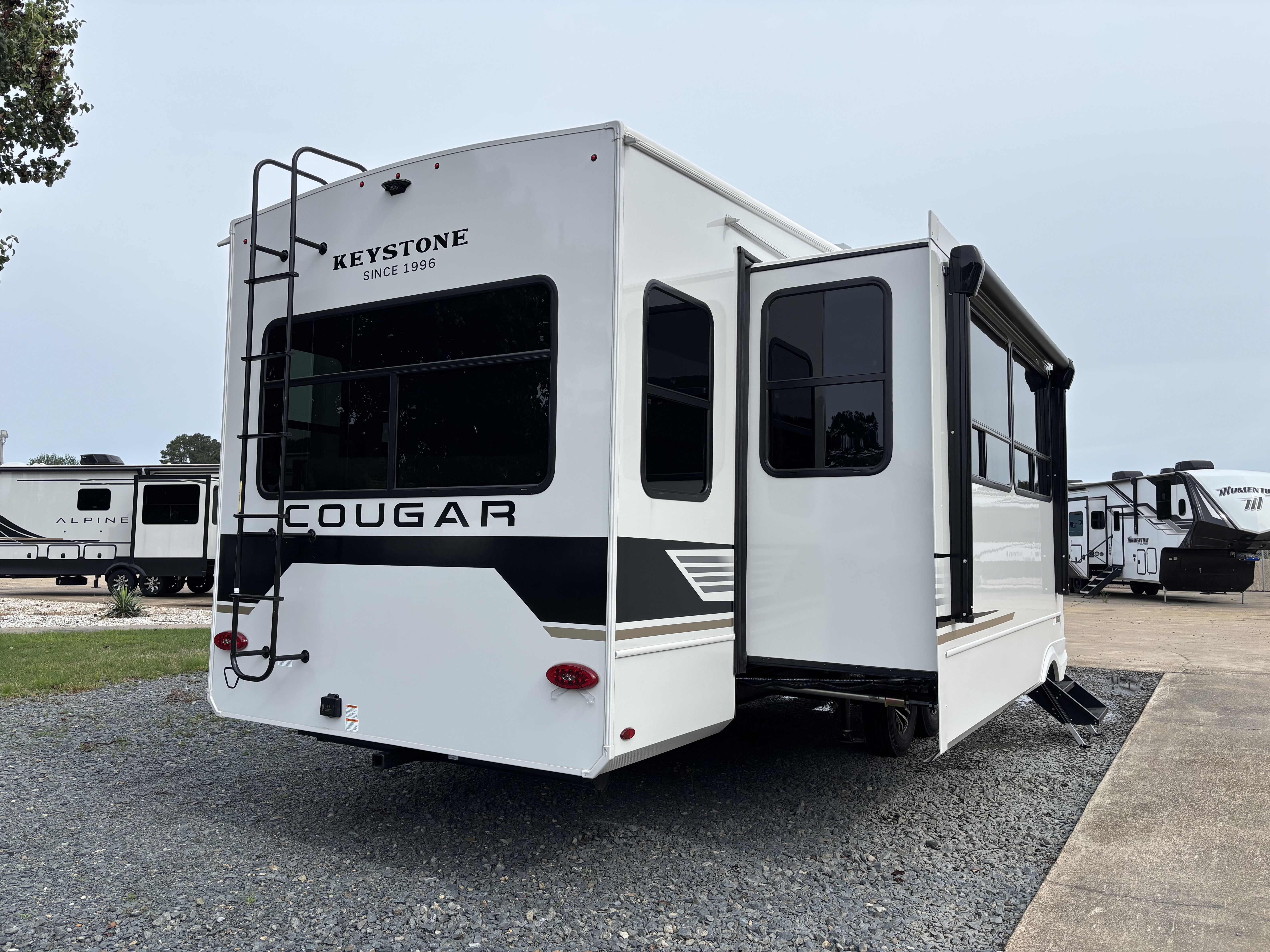 2026 Keystone Cougar 355FBS - Image 9