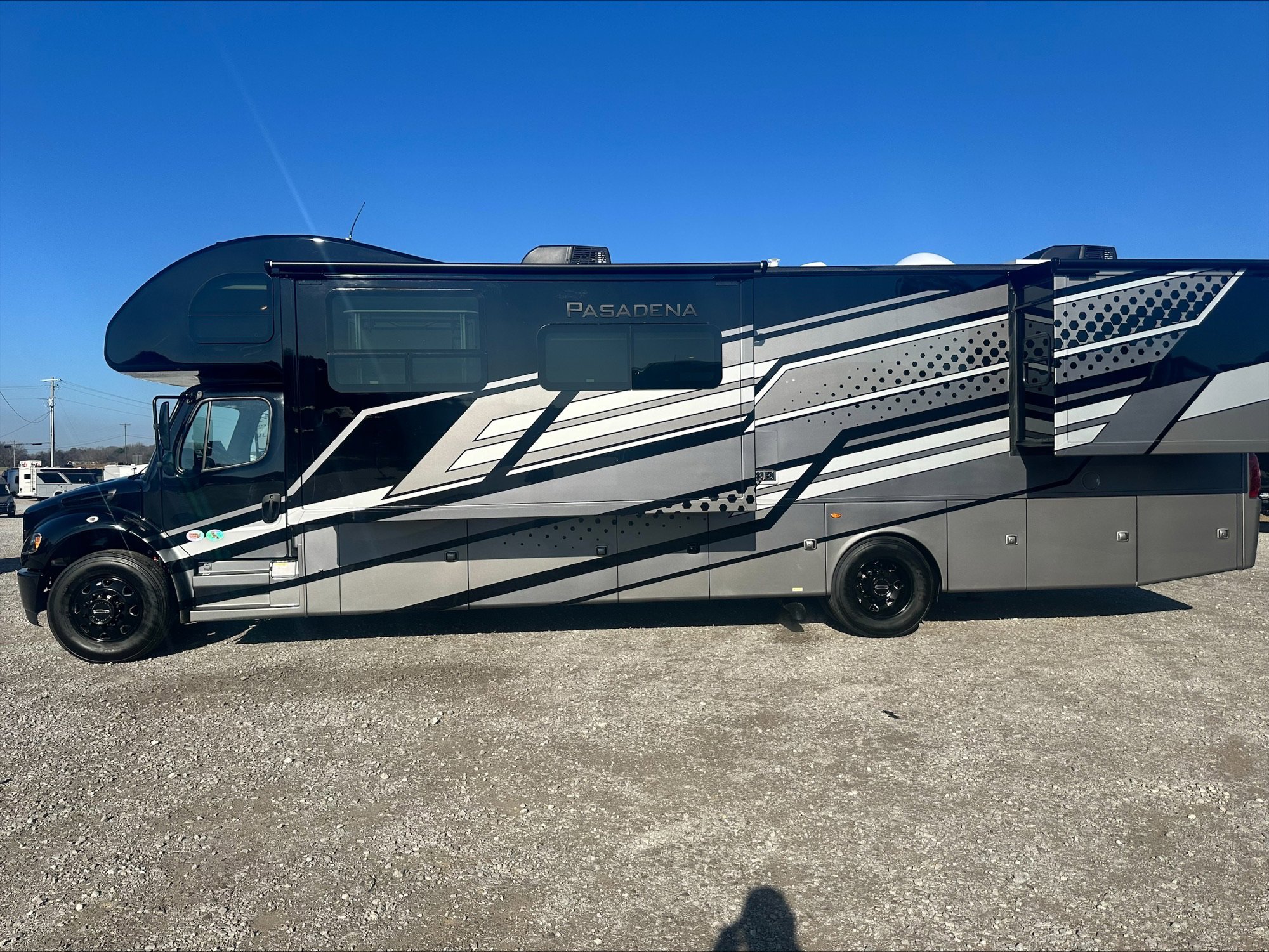 2026 THOR MOTOR COACH PASADENA 38FX - Image 7