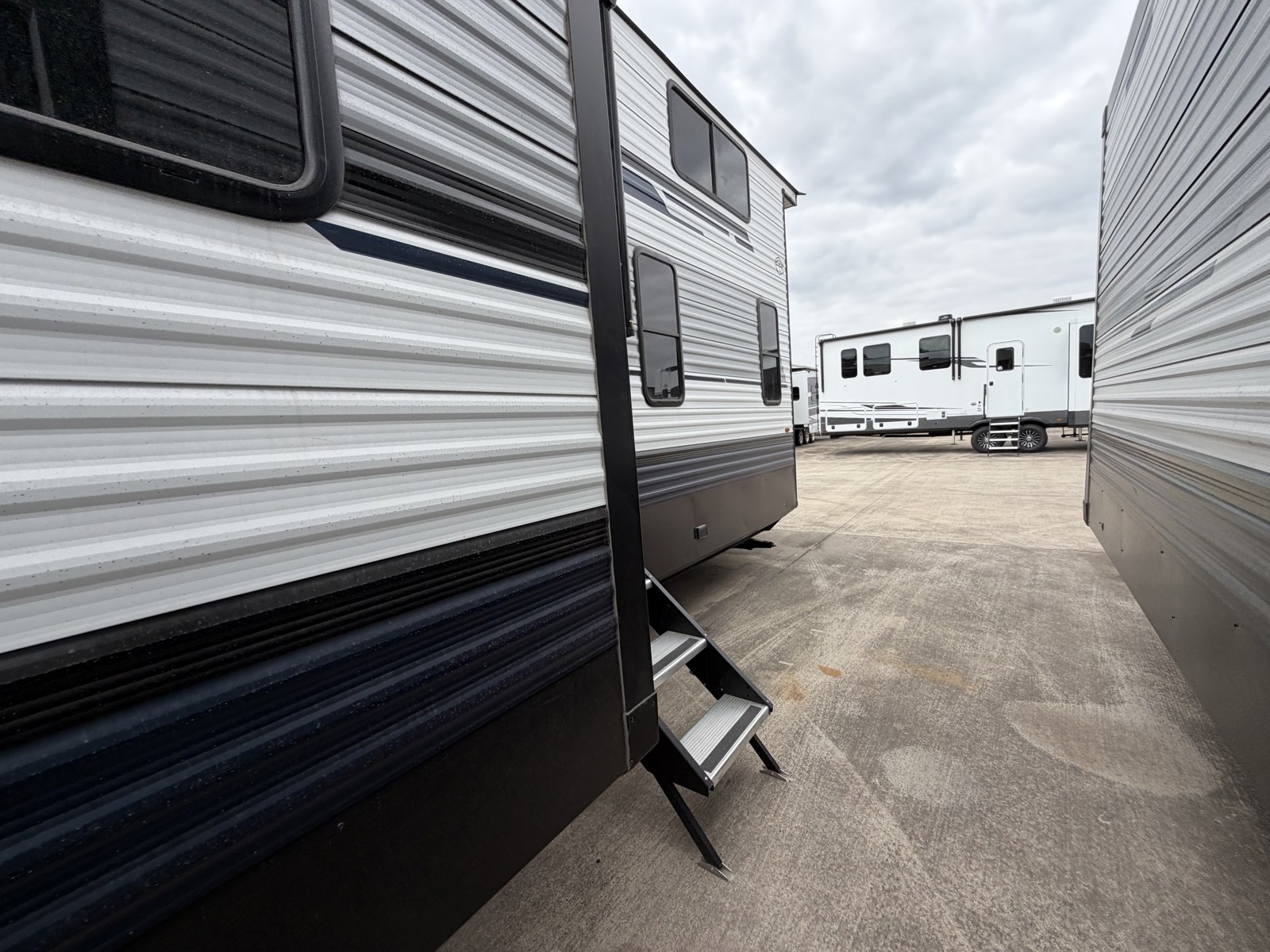 2026 PALOMINO PUMA 420LFT - Image 43