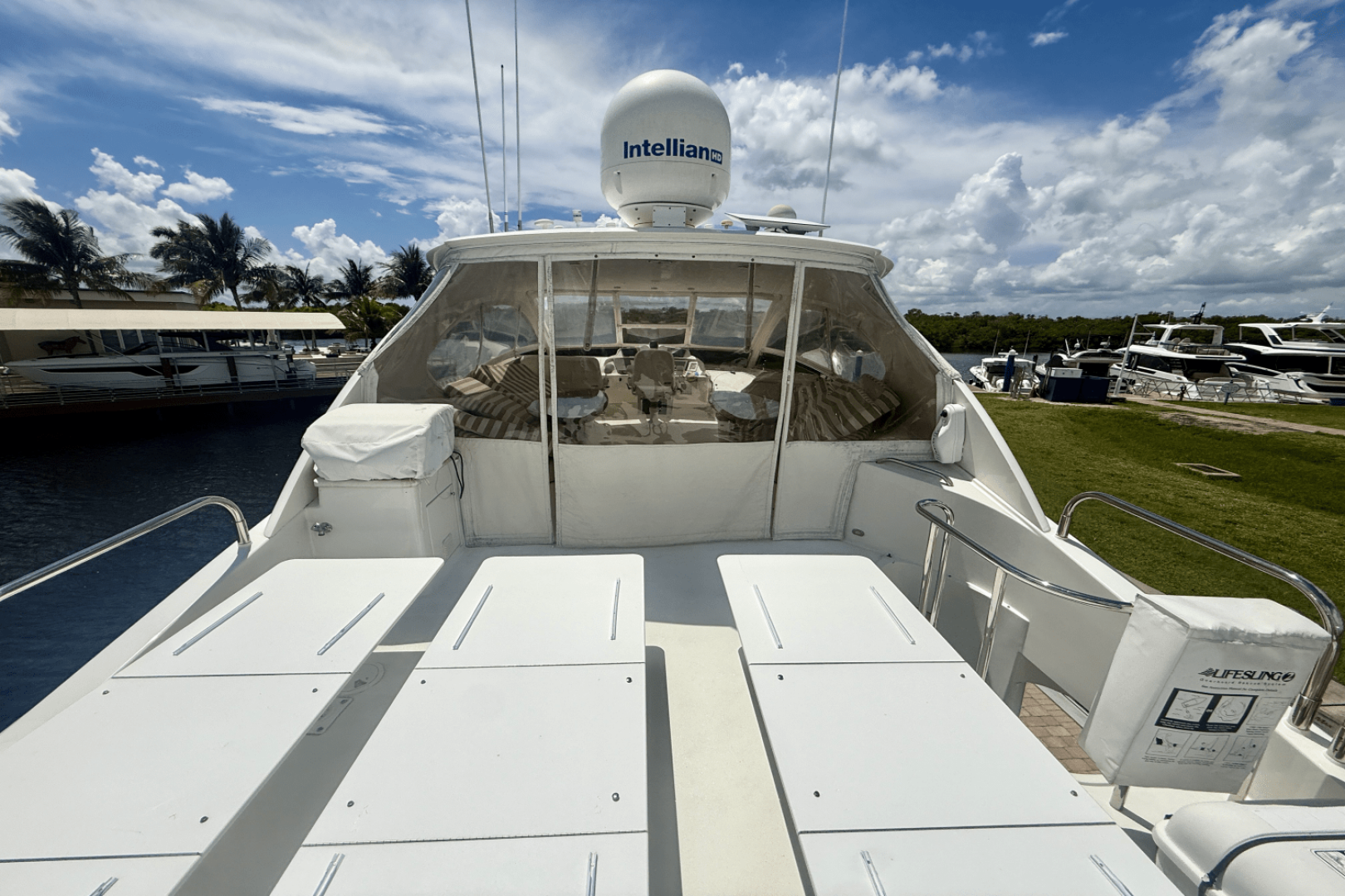 2005 68 FLYBRIDGE - Image 12