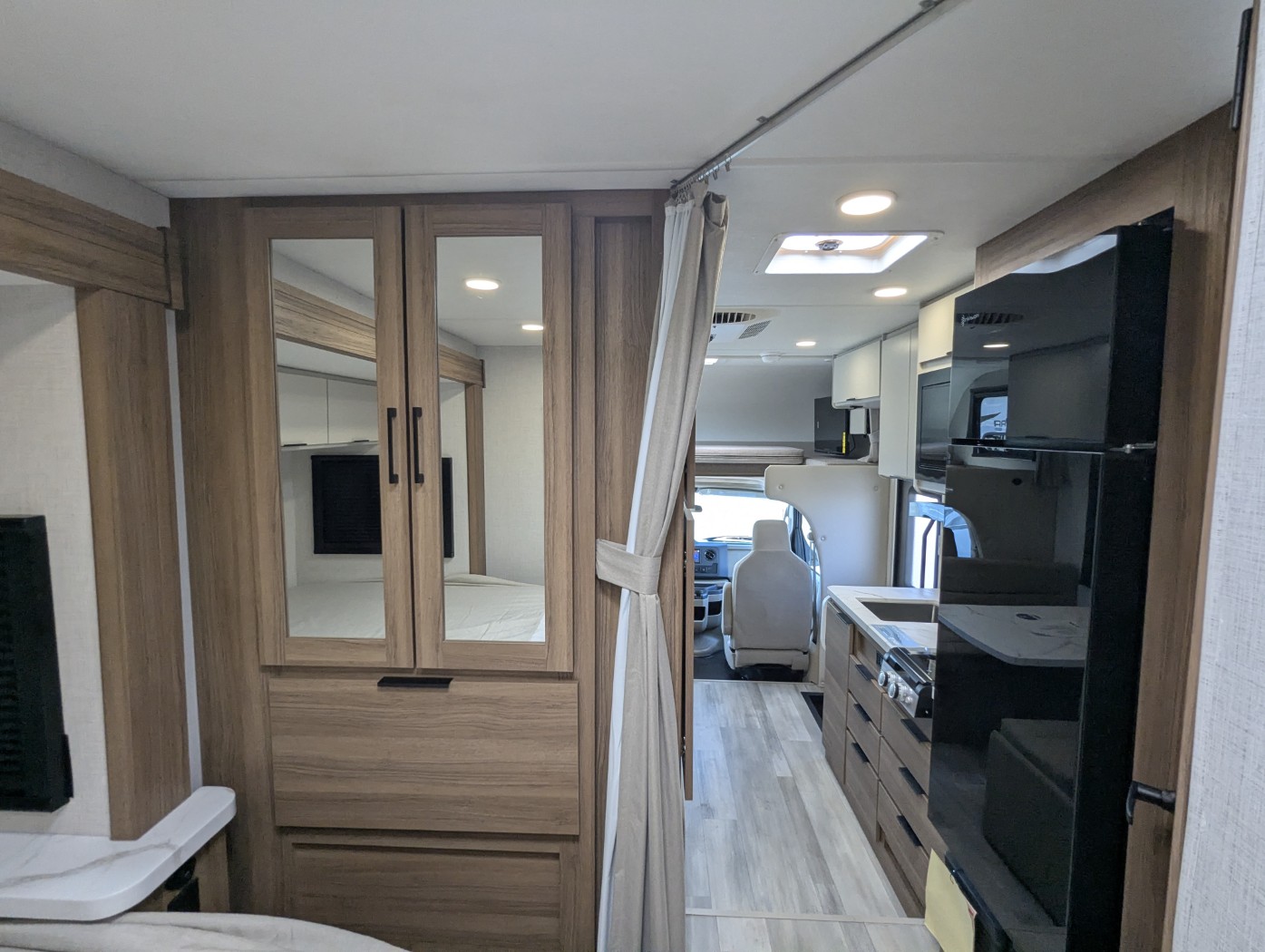 2027 Thor Motor Coach Four Winds 22Z - Image 27